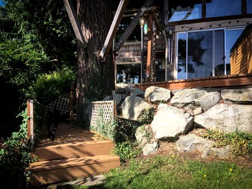 Stylish Lakefront Suite Rental with Hot Tub Access near Seattle, Washington - glamping.directory