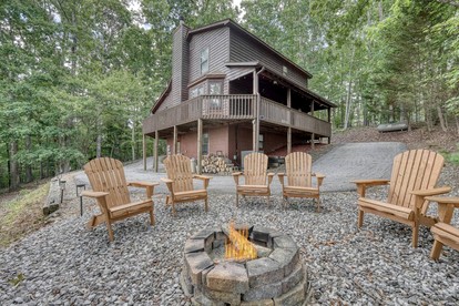 Incredible Mountain Cabin for a Memorable Family Getaway in Nature near Blairsville, Georgia - Blairsville, Georgia - glamping.directory