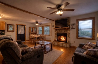 Incredible Mountain Cabin for a Memorable Family Getaway in Nature near Blairsville, Georgia - Blairsville, Georgia - glamping.directory