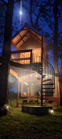 Tree House Glamping Destination near the Ozarks, with River Access for Swimming and Fishing - Eureka Springs, Arkansas - glamping.directory