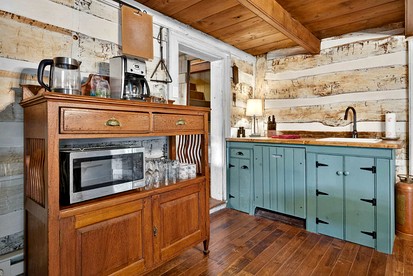 Historic Restored Farmhouse with Cowboy Cauldron Fire Pit Near Ice Mountain, Capon Bridge, West Virginia - Capon Bridge, West Virginia - glamping.directory