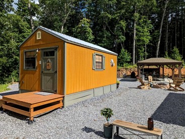 Charming Cabin Retreat On Tuckasegee River Near Sylva North Carolina - Sylva, North Carolina - glamping.directory