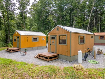 Charming Cabin Retreat On Tuckasegee River Near Sylva North Carolina - glamping.directory