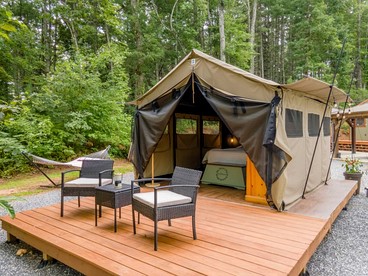 Charming Cabin Retreat On Tuckasegee River Near Sylva North Carolina - Sylva, North Carolina - glamping.directory