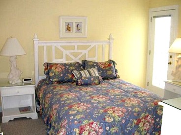 Huge Vacation Rental for Group Vacation near Holden Beach, North Carolina - Holden Beach, North Carolina - glamping.directory