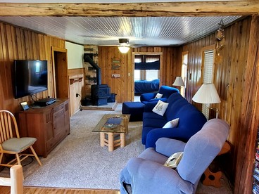 Beautiful Cabin with Fire Pit and Deck in Foxpark, Wyoming - Foxpark, Wyoming - glamping.directory