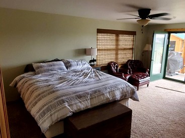 Beautiful Cabin with Fire Pit and Deck in Foxpark, Wyoming - Foxpark, Wyoming - glamping.directory