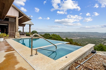 Beautiful Hill Top Home with Pool, Hot Tub, and Stunning Views near Bandera, Texas - Bandera, Texas - glamping.directory