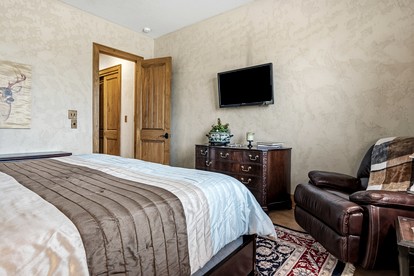 Beautiful Hill Top Home with Pool, Hot Tub, and Stunning Views near Bandera, Texas - Bandera, Texas - glamping.directory
