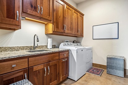 Beautiful Hill Top Home with Pool, Hot Tub, and Stunning Views near Bandera, Texas - Bandera, Texas - glamping.directory