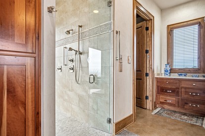 Beautiful Hill Top Home with Pool, Hot Tub, and Stunning Views near Bandera, Texas - Bandera, Texas - glamping.directory