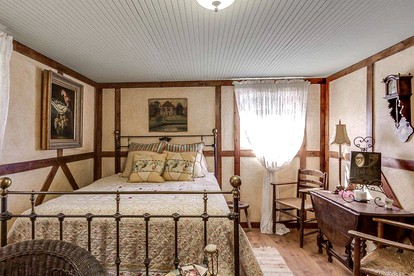 Intimate Bandera Cabin Rental for a Romantic Hill Country Getaway - Bandera, Texas - glamping.directory