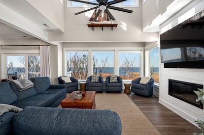 Stunning Spacious Beach House with Hot Tub and Gorgeous Views for a Memorable Escape to the Coast in Corolla, North Carolina - Corolla, North Carolina - glamping.directory