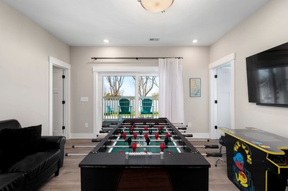 Stunning Spacious Beach House with Hot Tub and Gorgeous Views for a Memorable Escape to the Coast in Corolla, North Carolina - Corolla, North Carolina - glamping.directory