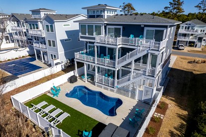 Stunning Spacious Beach House with Hot Tub and Gorgeous Views for a Memorable Escape to the Coast in Corolla, North Carolina - glamping.directory