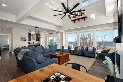 Stunning Spacious Beach House with Hot Tub and Gorgeous Views for a Memorable Escape to the Coast in Corolla, North Carolina - Corolla, North Carolina - glamping.directory