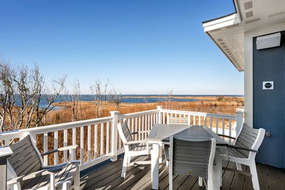 Stunning Spacious Beach House with Hot Tub and Gorgeous Views for a Memorable Escape to the Coast in Corolla, North Carolina - Corolla, North Carolina - glamping.directory