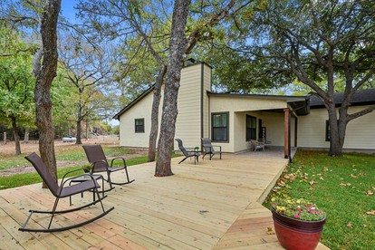 Gorgeous Family Cottage Ideal to Stargaze from the Deck in Texas - glamping.directory