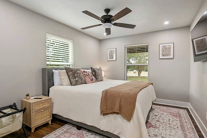 Gorgeous Family Cottage Ideal to Stargaze from the Deck in Texas - Bryan, Texas - glamping.directory