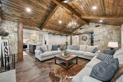 Gorgeous Family Cottage Ideal to Stargaze from the Deck in Texas - Bryan, Texas - glamping.directory