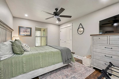 Gorgeous Family Cottage Ideal to Stargaze from the Deck in Texas - Bryan, Texas - glamping.directory