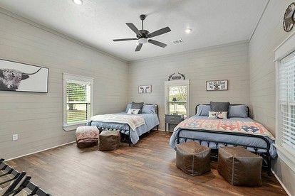 Gorgeous Family Cottage Ideal to Stargaze from the Deck in Texas - Bryan, Texas - glamping.directory