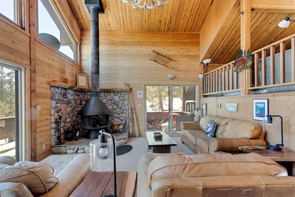 Pet-Friendly Rental in Bear Valley, for Unforgettable Family or Group Glamping in California - Bear Valley , California - glamping.directory