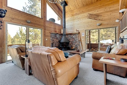 Pet-Friendly Rental in Bear Valley, for Unforgettable Family or Group Glamping in California - Bear Valley , California - glamping.directory