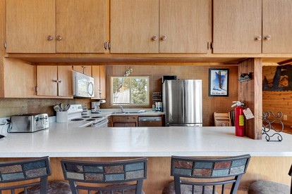 Pet-Friendly Rental in Bear Valley, for Unforgettable Family or Group Glamping in California - Bear Valley , California - glamping.directory