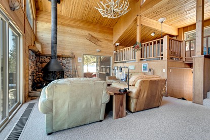 Pet-Friendly Rental in Bear Valley, for Unforgettable Family or Group Glamping in California - Bear Valley , California - glamping.directory