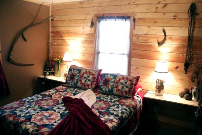 Cozy Couples' Getaway on an Eco-Friendly Farmstay in North Idaho - Cocolalla, Idaho - glamping.directory