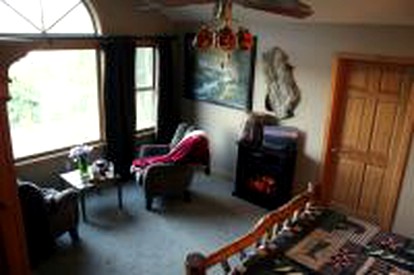 Cozy Couples' Getaway on an Eco-Friendly Farmstay in North Idaho - Cocolalla, Idaho - glamping.directory