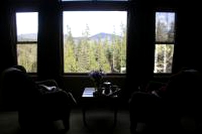 Cozy Couples' Getaway on an Eco-Friendly Farmstay in North Idaho - Cocolalla, Idaho - glamping.directory
