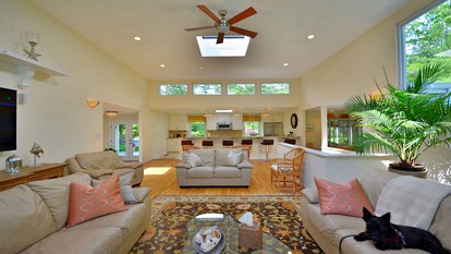 Incredible Villa Rental with a Hot Tub, a Swimming Pool, and Tennis Courts in the Hamptons, New York - Southampton, New York - glamping.directory