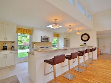 Incredible Villa Rental with a Hot Tub, a Swimming Pool, and Tennis Courts in the Hamptons, New York - Southampton, New York - glamping.directory