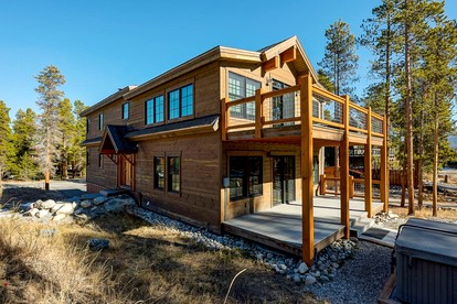 Gorgeous Luxury Cabin with Hot Tub and Mountain Views near Breckenridge in Frisco, Colorado - glamping.directory
