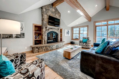 Gorgeous Luxury Cabin with Hot Tub and Mountain Views near Breckenridge in Frisco, Colorado - Frisco, Colorado - glamping.directory