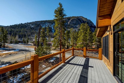 Gorgeous Luxury Cabin with Hot Tub and Mountain Views near Breckenridge in Frisco, Colorado - Frisco, Colorado - glamping.directory