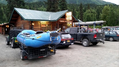 Delightful Log Cabin for a Serene Getaway Along the Kenai River, Alaska - Cooper Landing, Alaska - glamping.directory