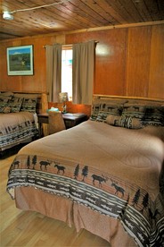 Delightful Log Cabin for a Serene Getaway Along the Kenai River, Alaska - Cooper Landing, Alaska - glamping.directory