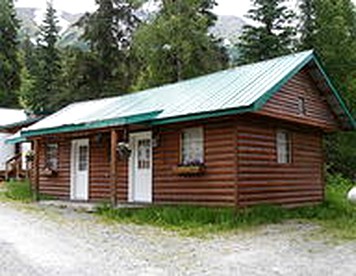 Delightful Log Cabin for a Serene Getaway Along the Kenai River, Alaska - Cooper Landing, Alaska - glamping.directory