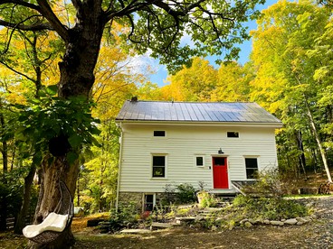Modern Cottage Perfect for Glamping in New York State - glamping.directory