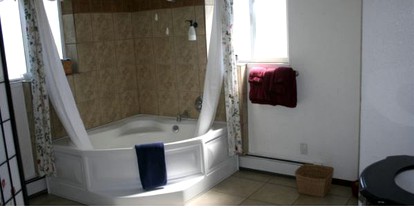 Romantic Getaway in Charming Bed and Breakfast in the Heart of Wine Country, Colorado - Palisade, Colorado - glamping.directory
