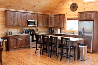 Wonderful Cabin with Pool Table, Games and Hot-tub in Gatlinburg, Tennessee - Gatlinburg, Tennessee - glamping.directory