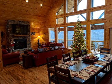 Wonderful Cabin with Pool Table, Games and Hot-tub in Gatlinburg, Tennessee - Gatlinburg, Tennessee - glamping.directory