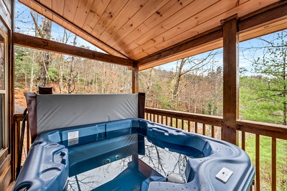 Wonderful Cabin with Pool Table, Games and Hot-tub in Gatlinburg, Tennessee - Gatlinburg, Tennessee - glamping.directory