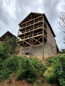 Wonderful Cabin with Pool Table, Games and Hot-tub in Gatlinburg, Tennessee - Gatlinburg, Tennessee - glamping.directory