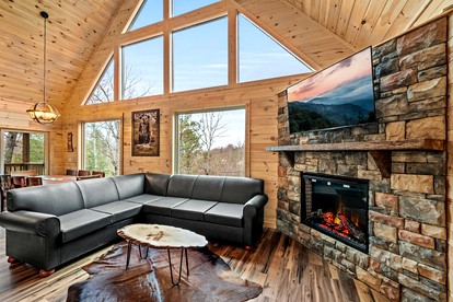Wonderful Cabin with Pool Table, Games and Hot-tub in Gatlinburg, Tennessee - Gatlinburg, Tennessee - glamping.directory