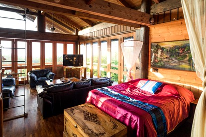 Tropical Tree House-Style Loft Rental with Ocean Views in Haiku, Hawaii - Haiku, Hawaii - glamping.directory