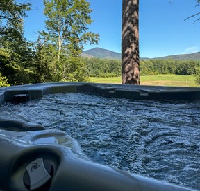 Secluded Cottage with Incredible Views of Cranmore Mountain, Perfect for a Glamping Weekend in the White Mountains, New Hampshire - Conway, New Hampshire - glamping.directory